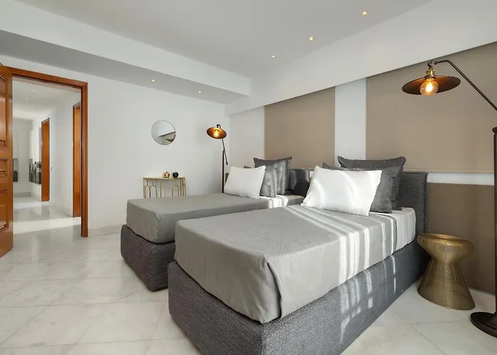 Hamilton Elite Penthouse Rhodes City